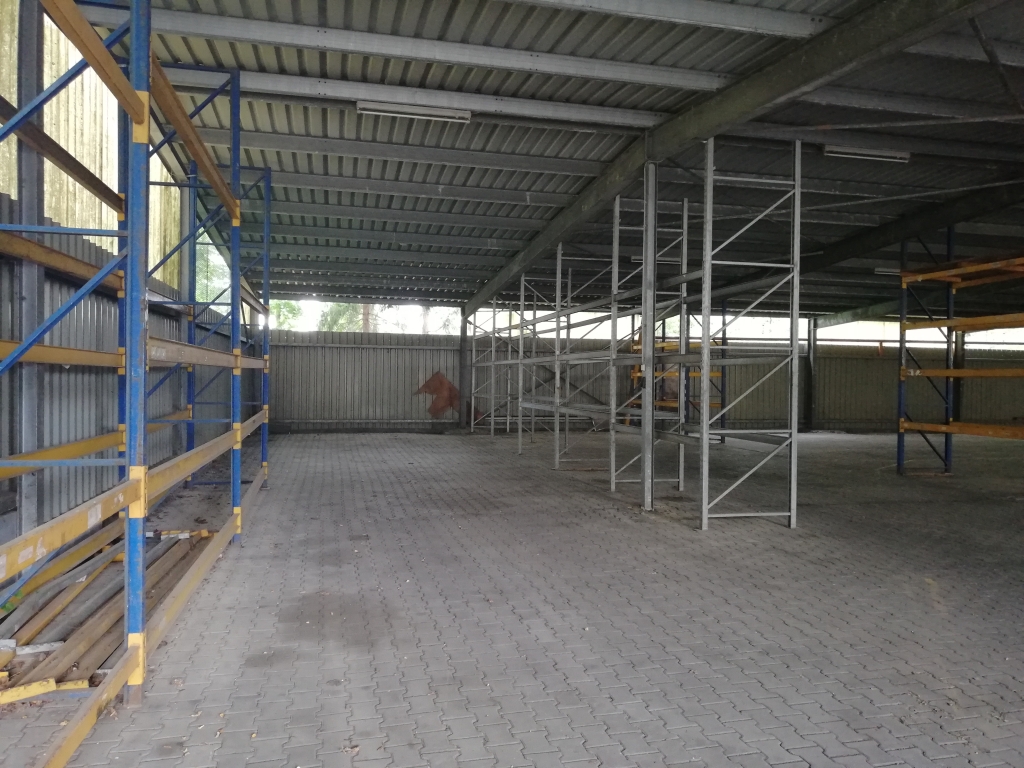 Lagerhalle mit Regalen 1971,48 qm