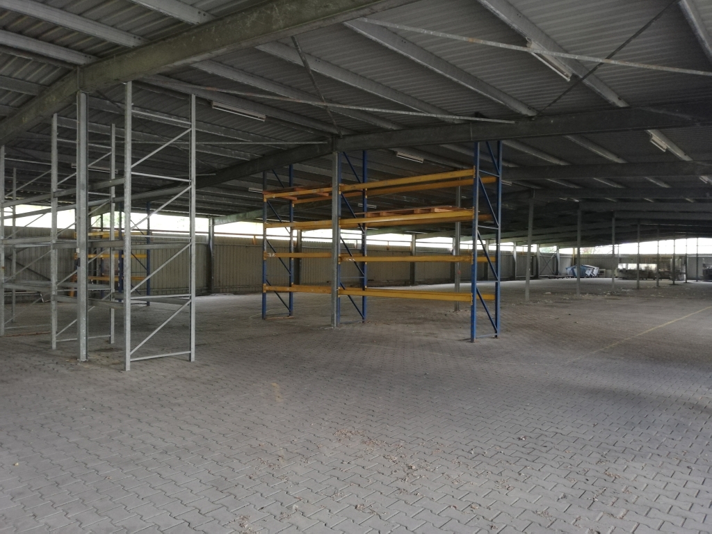 Lagerhalle mit Regalen 1971,48 qm