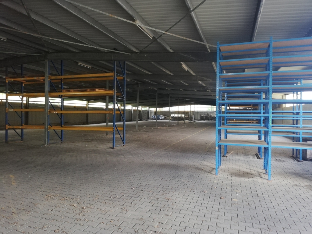 Lagerhalle mit Regalen 1971,48 qm