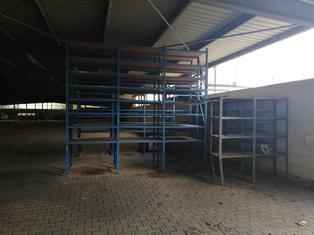 Lagerhalle mit Regalen 1971,48 qm