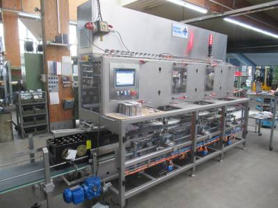 Vorderansicht der Gesamtmaschine mit Kasteneinlauf